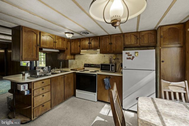 1528 HILLTOP RD, Mohnton, PA 19540