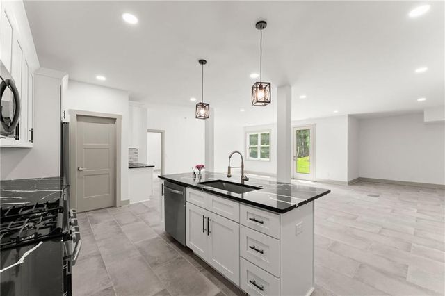 4842 Sturbridge Crescent NE, Roswell, GA 30075