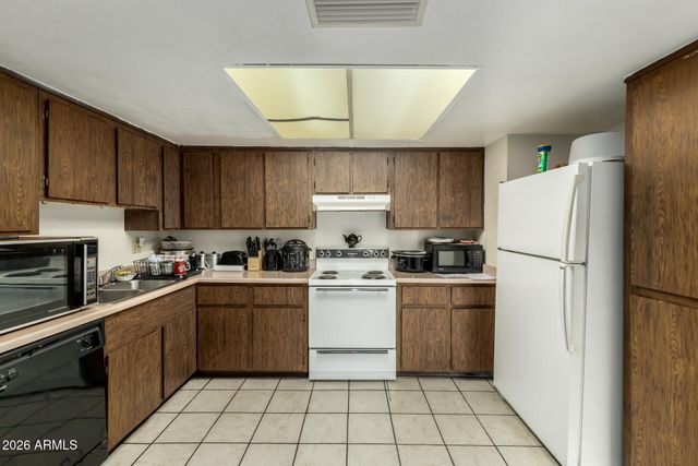 3302 W NORTHERN Avenue, Phoenix, AZ 85051