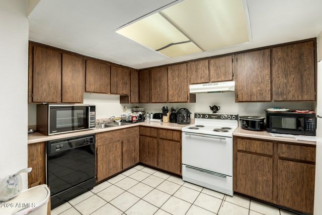 3302 W NORTHERN Avenue, Phoenix, AZ 85051