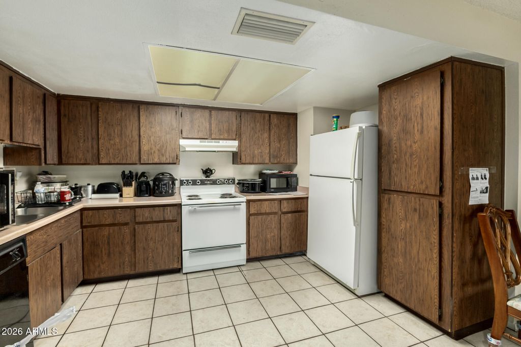 3302 W NORTHERN Avenue, Phoenix, AZ 85051 — photo 2