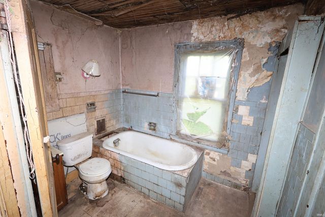 1212 E LaSalle Avenue, South Bend, IN 46617