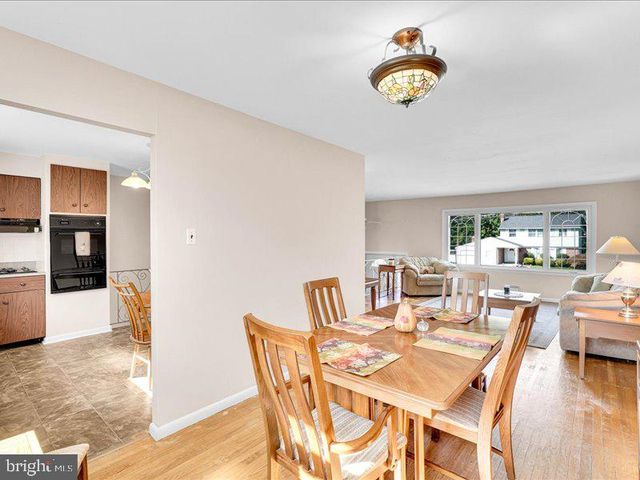 100 HEATHER DR, Mount Laurel, NJ 08054