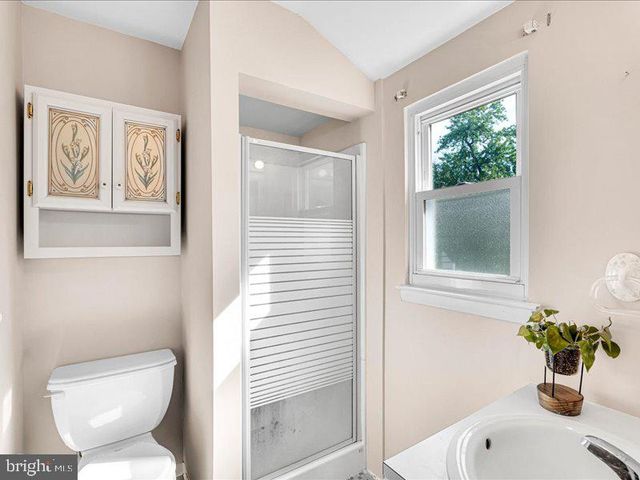 100 HEATHER DR, Mount Laurel, NJ 08054