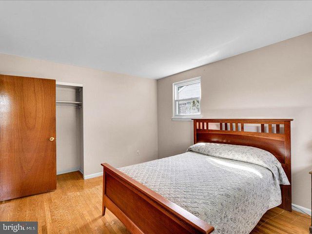 100 HEATHER DR, Mount Laurel, NJ 08054