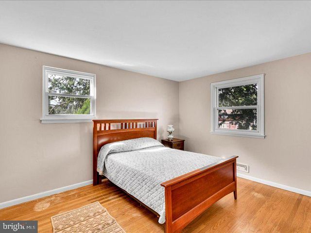 100 HEATHER DR, Mount Laurel, NJ 08054