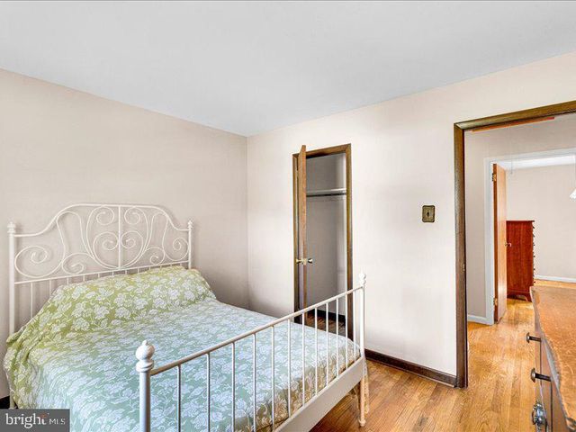 100 HEATHER DR, Mount Laurel, NJ 08054