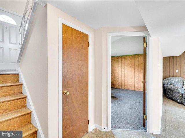 100 HEATHER DR, Mount Laurel, NJ 08054