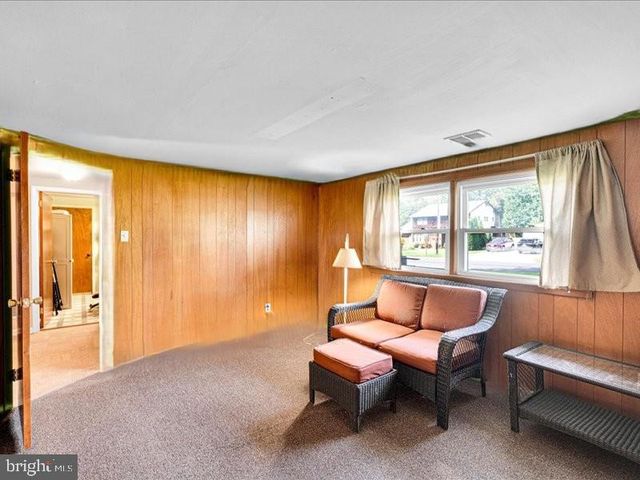 100 HEATHER DR, Mount Laurel, NJ 08054