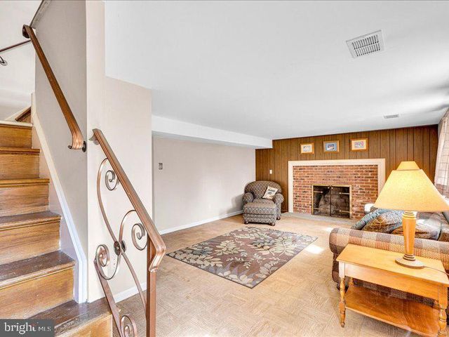 100 HEATHER DR, Mount Laurel, NJ 08054