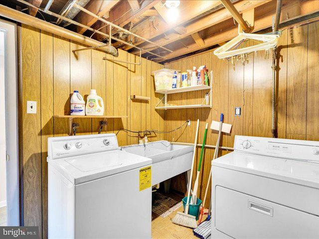 100 HEATHER DR, Mount Laurel, NJ 08054