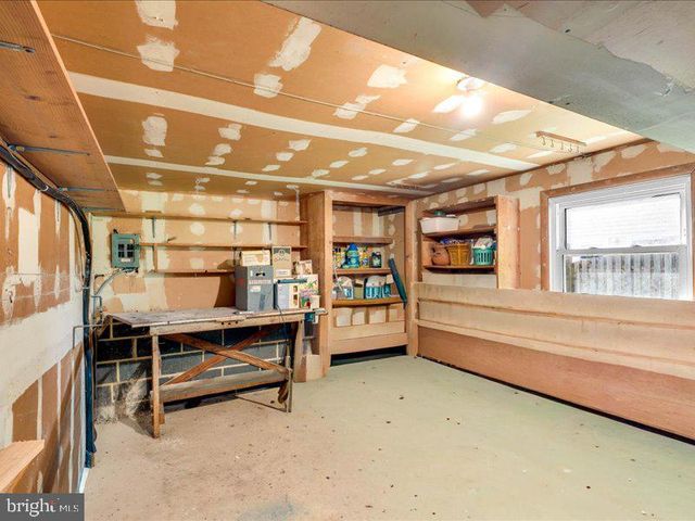100 HEATHER DR, Mount Laurel, NJ 08054