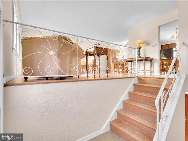 100 HEATHER DR, Mount Laurel, NJ 08054