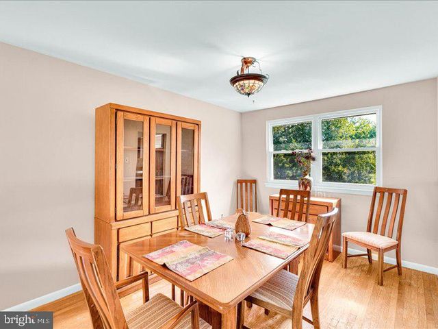 100 HEATHER DR, Mount Laurel, NJ 08054