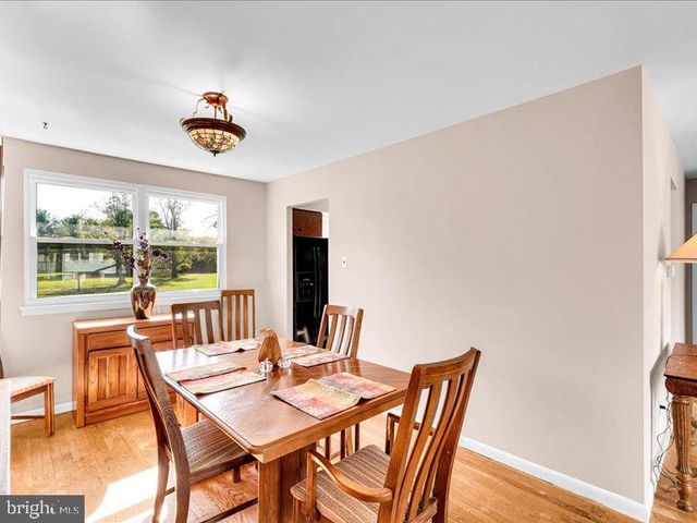 100 HEATHER DR, Mount Laurel, NJ 08054