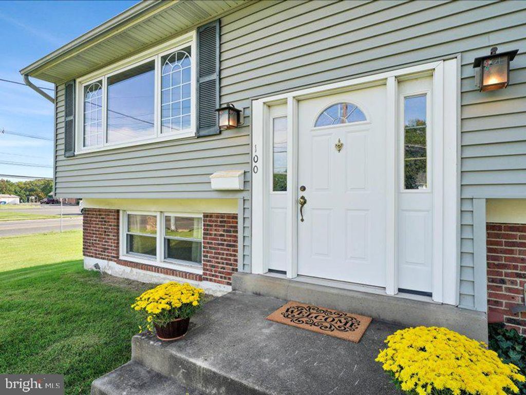 100 HEATHER DR, MOUNT LAUREL, NJ 08054 — photo 2