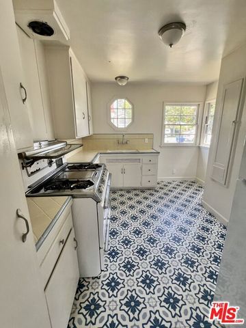 8345 Loyola Boulevard, Los Angeles, CA 90045