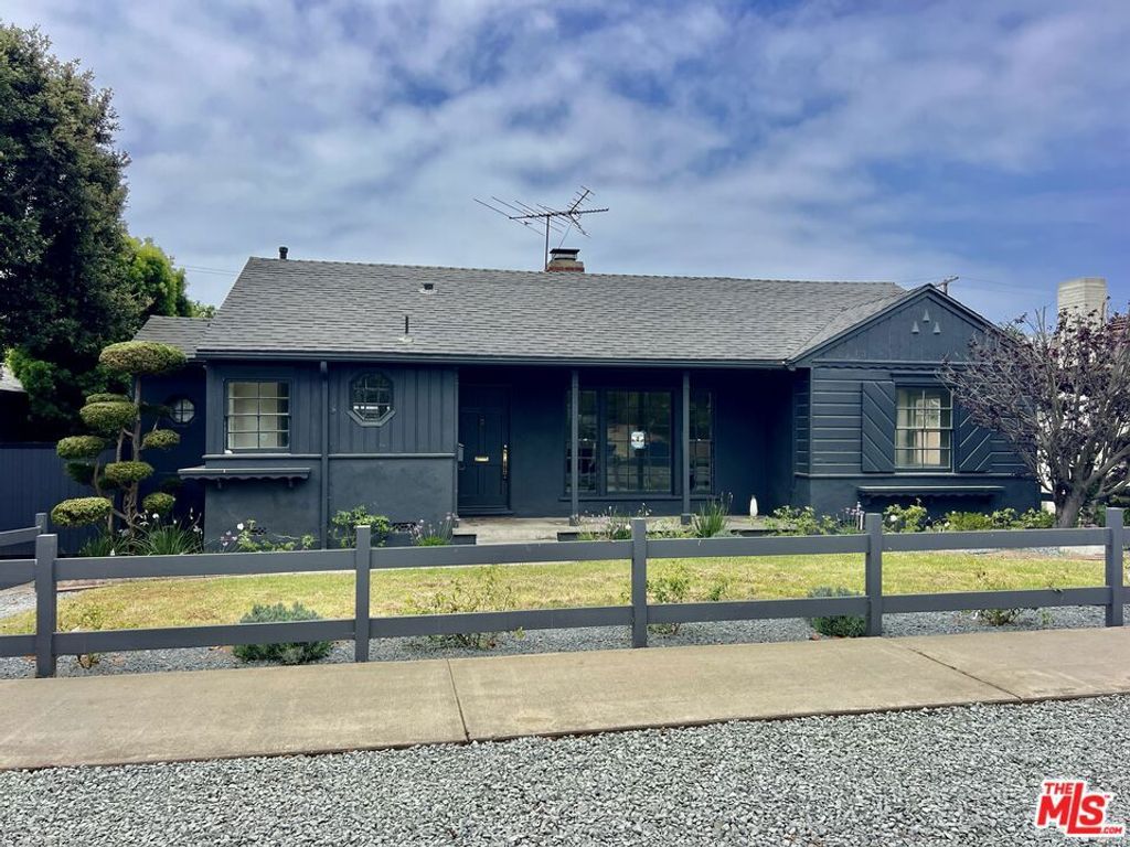 8345 Loyola Boulevard, Los Angeles, CA 90045
