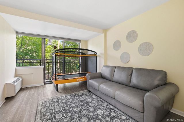 15 Stewart Place 1A, White Plains, NY 10603