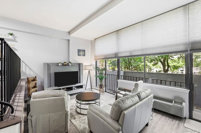 15 Stewart Place 1A, White Plains, NY 10603