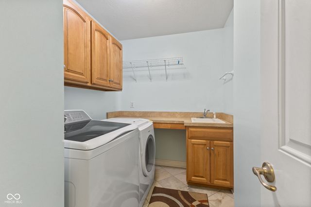 5312 Brooks Bend, Greenwood, IN 46143