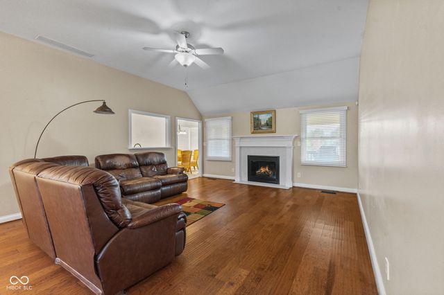 5312 Brooks Bend, Greenwood, IN 46143