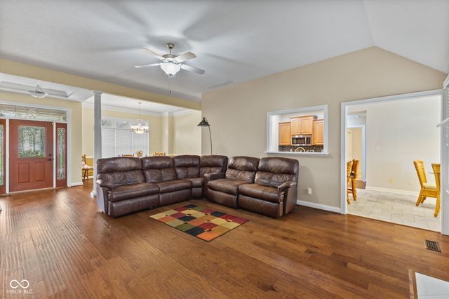 5312 Brooks Bend, Greenwood, IN 46143