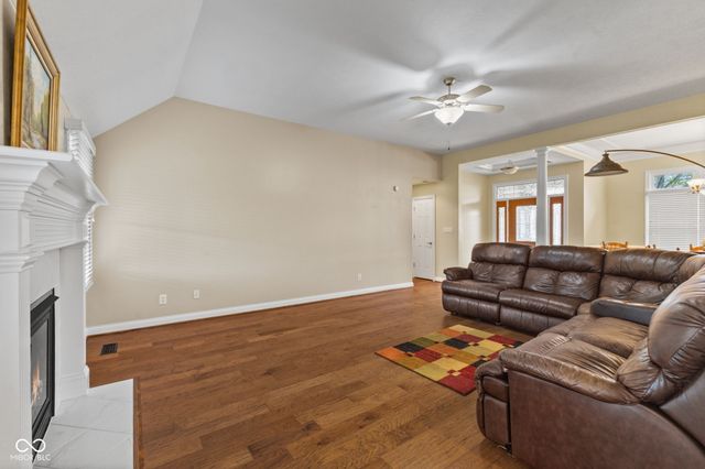 5312 Brooks Bend, Greenwood, IN 46143