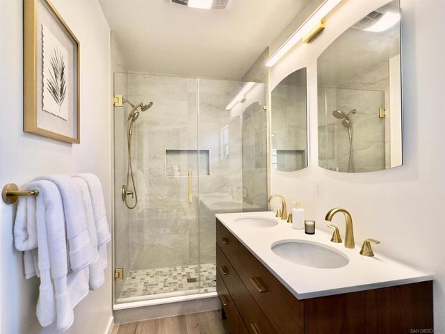 1418 York Dr, Vista, CA 92084