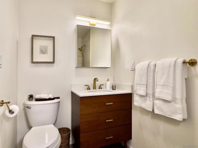 1418 York Dr, Vista, CA 92084