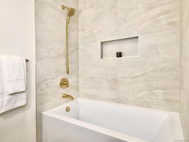 1418 York Dr, Vista, CA 92084