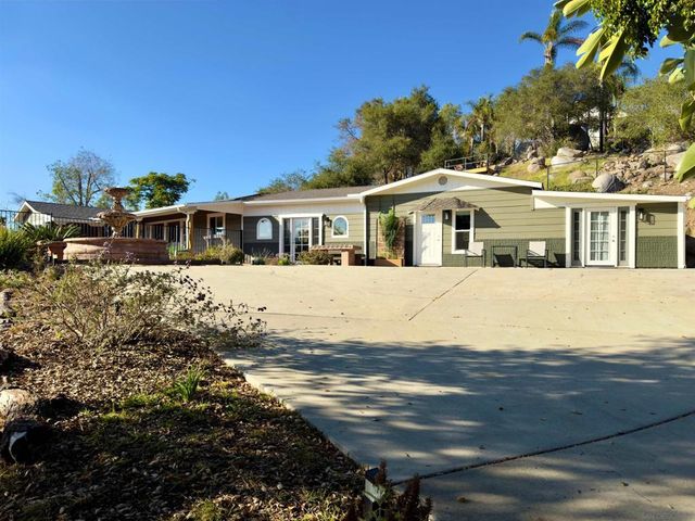 1418 York Dr, Vista, CA 92084