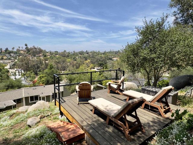 1418 York Dr, Vista, CA 92084
