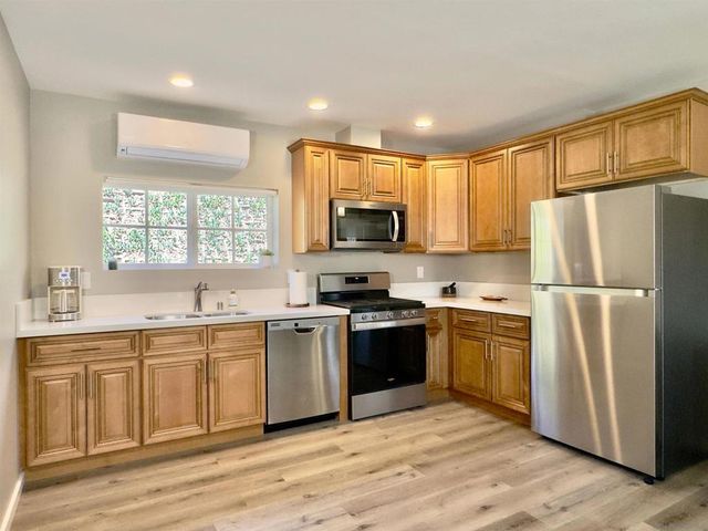 1418 York Dr, Vista, CA 92084