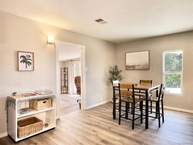 1418 York Dr, Vista, CA 92084