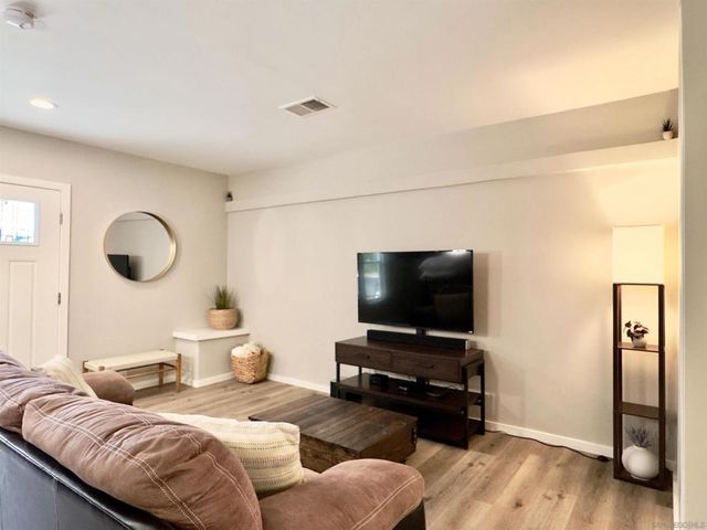 1418 York Dr, Vista, CA 92084
