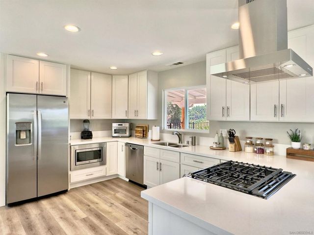 1418 York Dr, Vista, CA 92084
