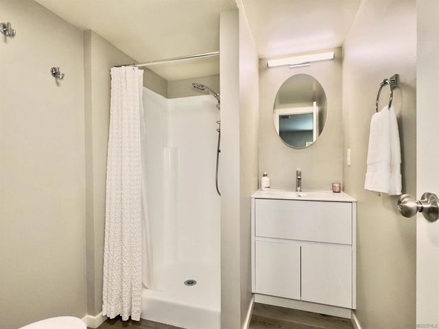 1418 York Dr, Vista, CA 92084