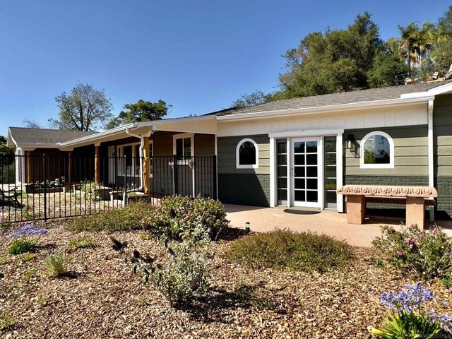 1418 York Dr, Vista, CA 92084