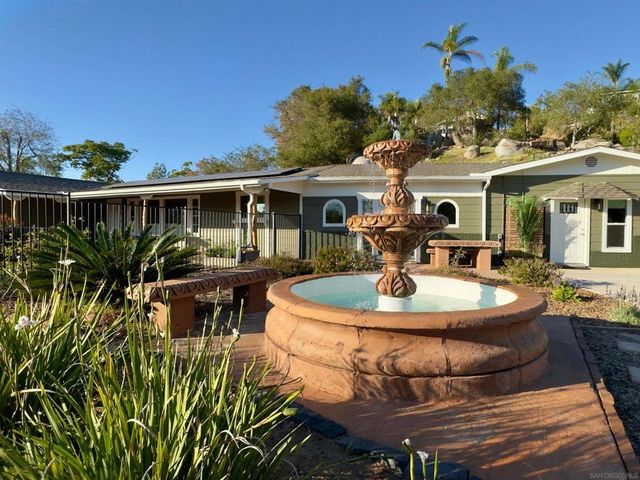 1418 York Dr, Vista, CA 92084