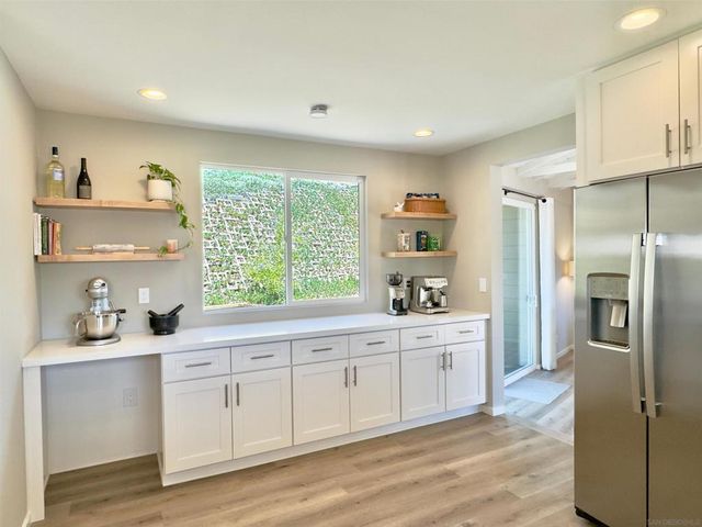 1418 York Dr, Vista, CA 92084