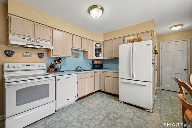 100 Sherley Place, Fairfield, CT 06825