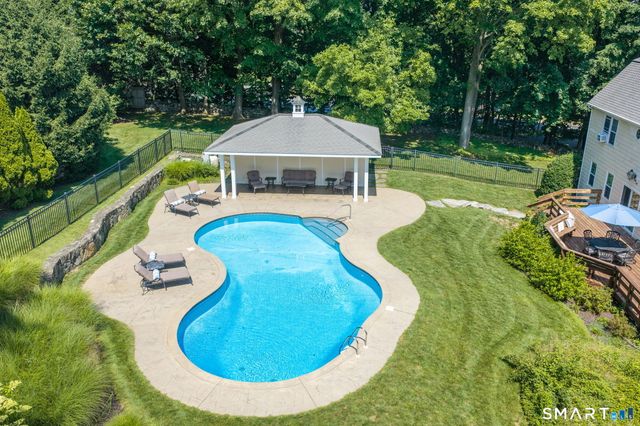 100 Sherley Place, Fairfield, CT 06825