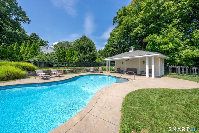 100 Sherley Place, Fairfield, CT 06825