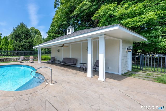 100 Sherley Place, Fairfield, CT 06825