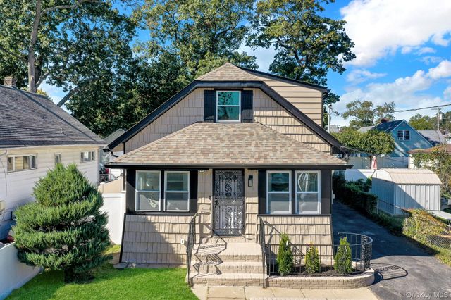 5 2nd Place, Roosevelt, NY 11575