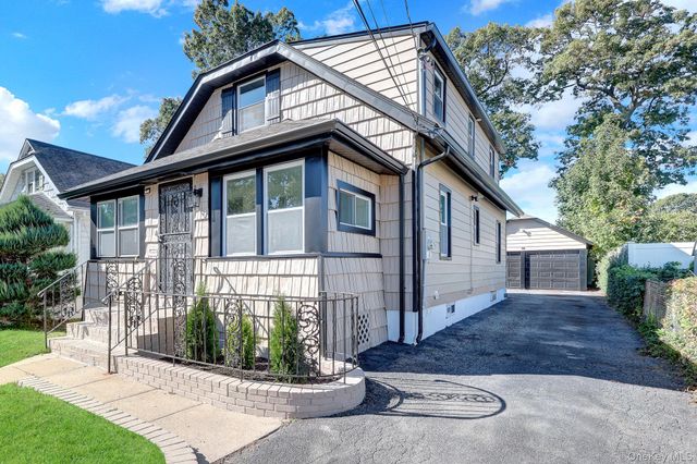 5 2nd Place, Roosevelt, NY 11575