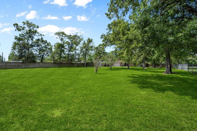 5809 Cajun Way, Baytown, TX 77523