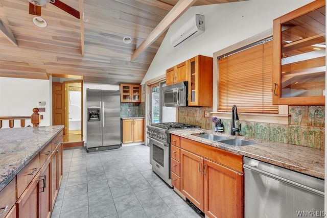 7015 S Abbott Rd, Boston, NY 14075