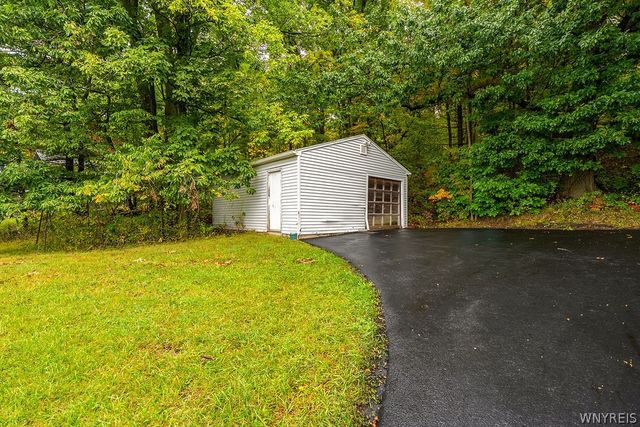 7015 S Abbott Rd, Boston, NY 14075